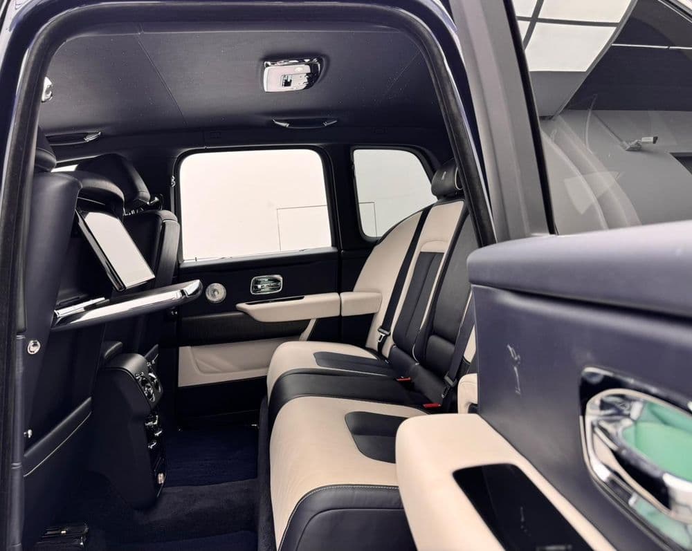 رولز رويس كولينان 6.75L Twin-Turbo (563 HP) 2023 مستعملة