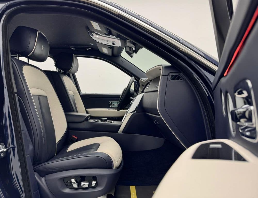 رولز رويس كولينان 6.75L Twin-Turbo (563 HP) 2023 مستعملة