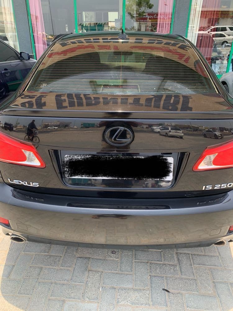 لكزس الفئة آي أس 2013 مستعملة