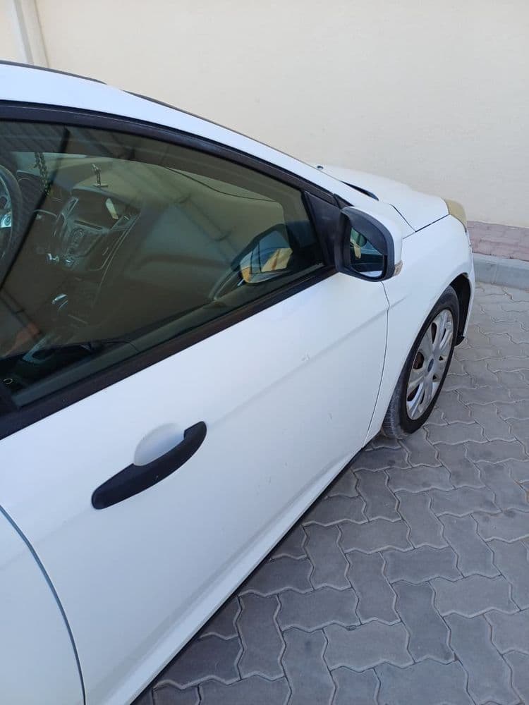 فورد فوكس 1.6L أمبيانت 2014 مستعملة