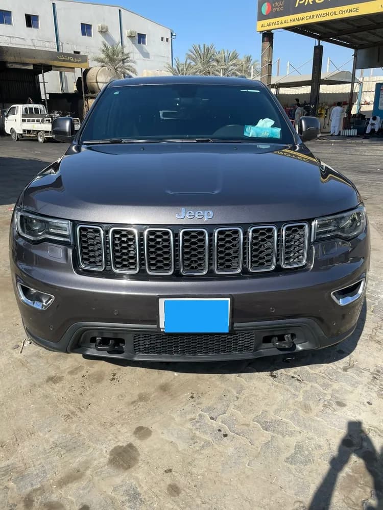 جيب جراند شيروكي لاريدو 3.6L 2018 مستعملة