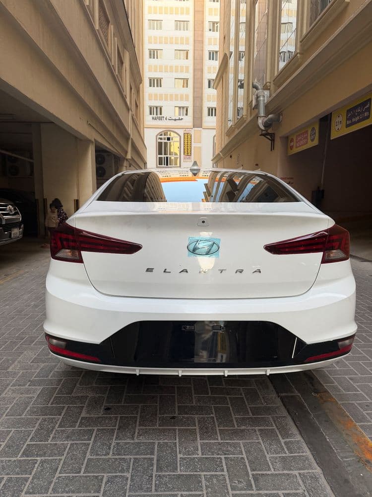 مستعملة هيونداي إلانترا 2.0L Mid 2019