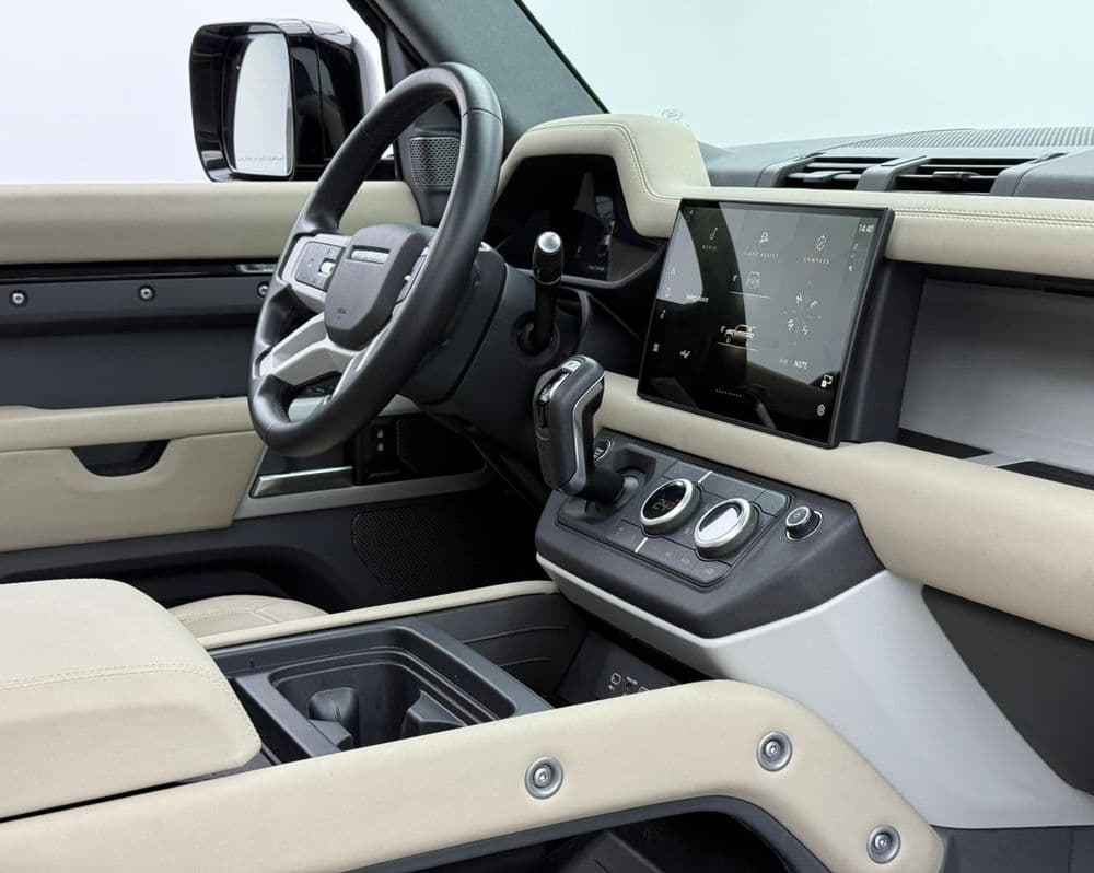 لاند روفر ديفندر 110 SE P300 2024 مستعملة