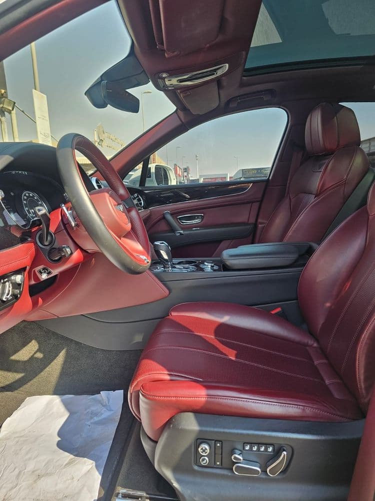 بنتلي بينتايجا 4.0L V8 2020 مستعملة