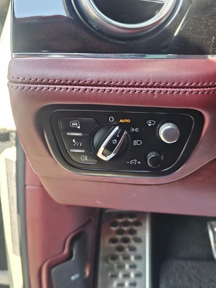 بنتلي بينتايجا 4.0L V8 2020 مستعملة