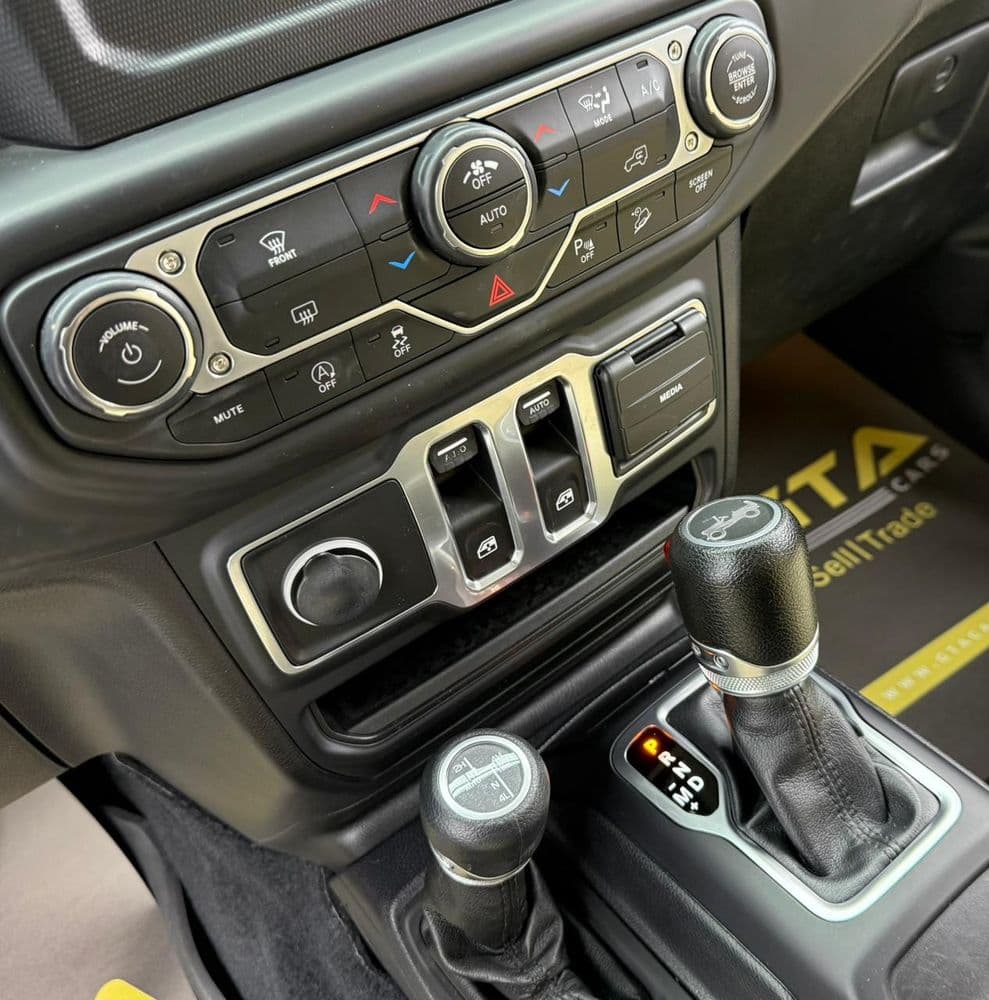 جيب رانجلر سبورت 3.6L Auto 2018 مستعملة