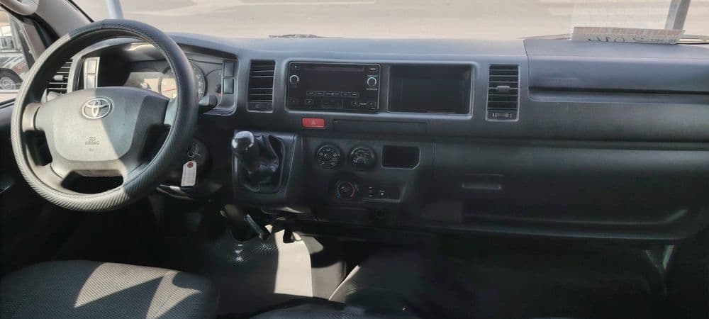 تويوتا هايس Mid Roof Van 2014 مستعملة