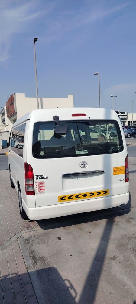 تويوتا هايس Mid Roof Van 2014 مستعملة