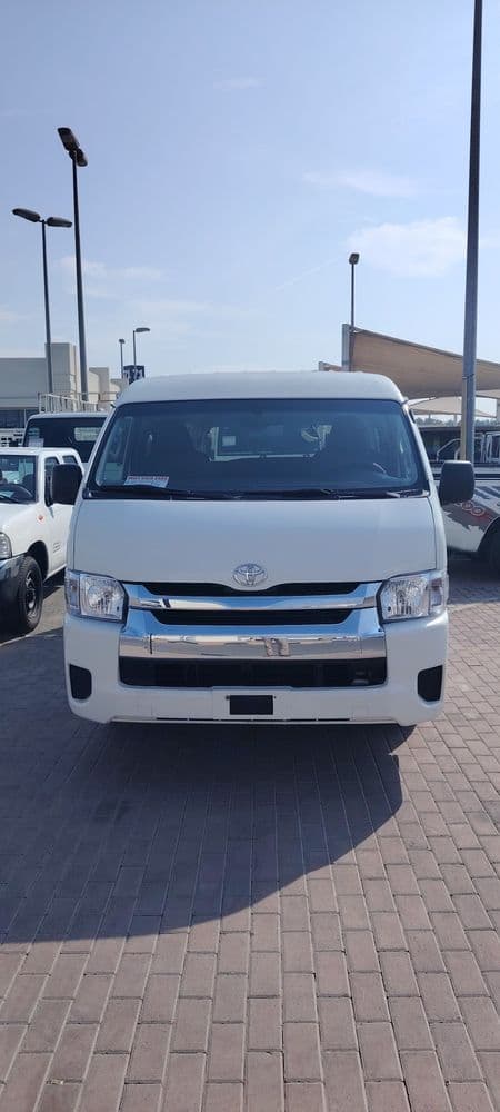 تويوتا هايس Mid Roof Van 2014 مستعملة