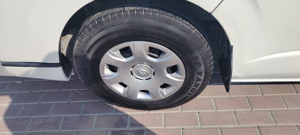 تويوتا هايس Mid Roof Van 2014 مستعملة