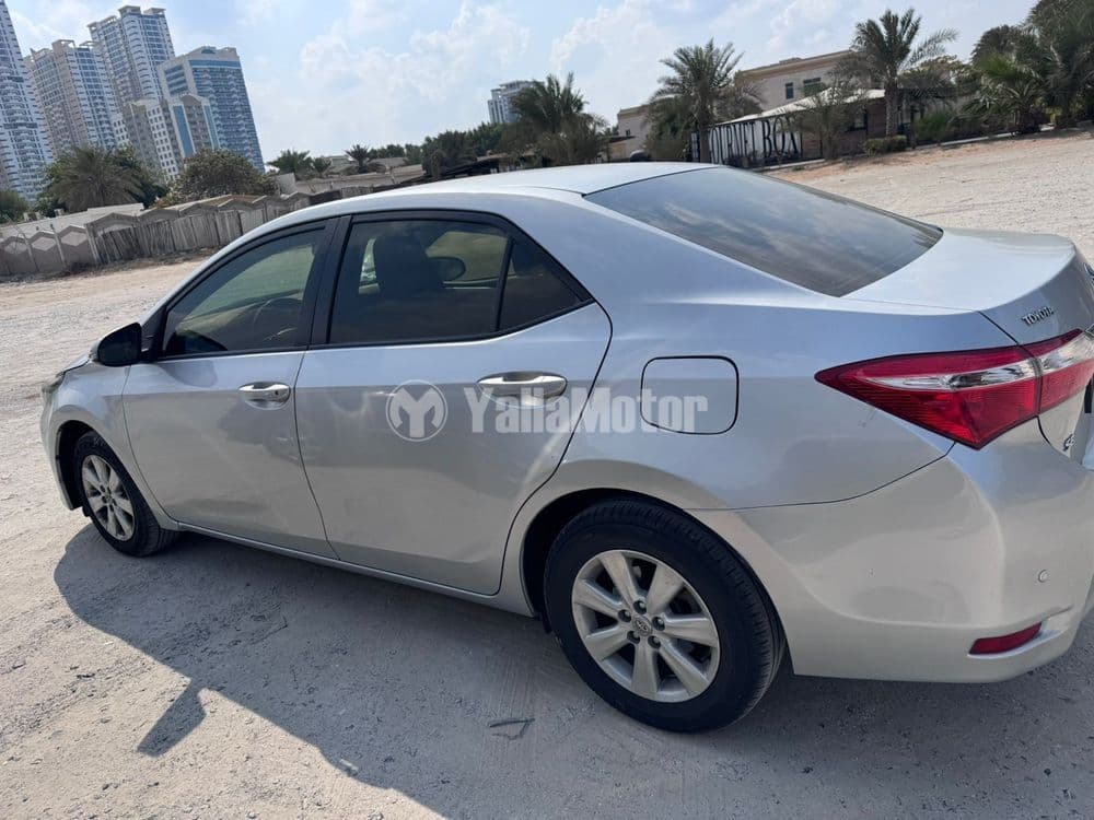 تويوتا كورولا 2.0 L SE 2015 مستعملة