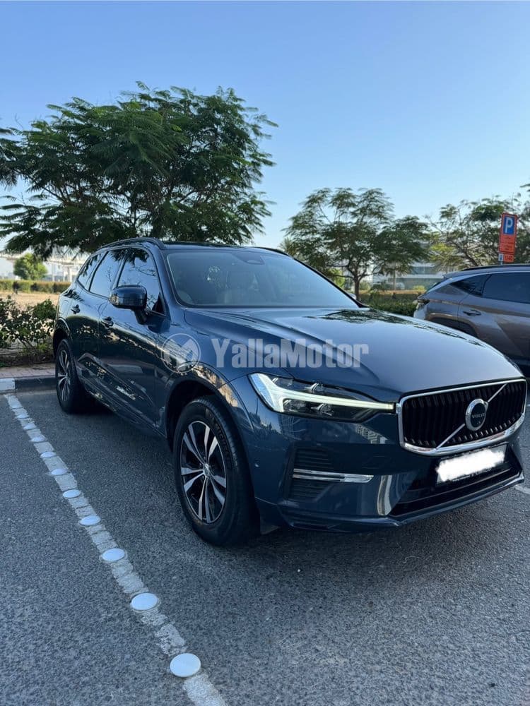 مستعملة فولفو اكس سي60 2.0T B5 MHEV Momentum 2022