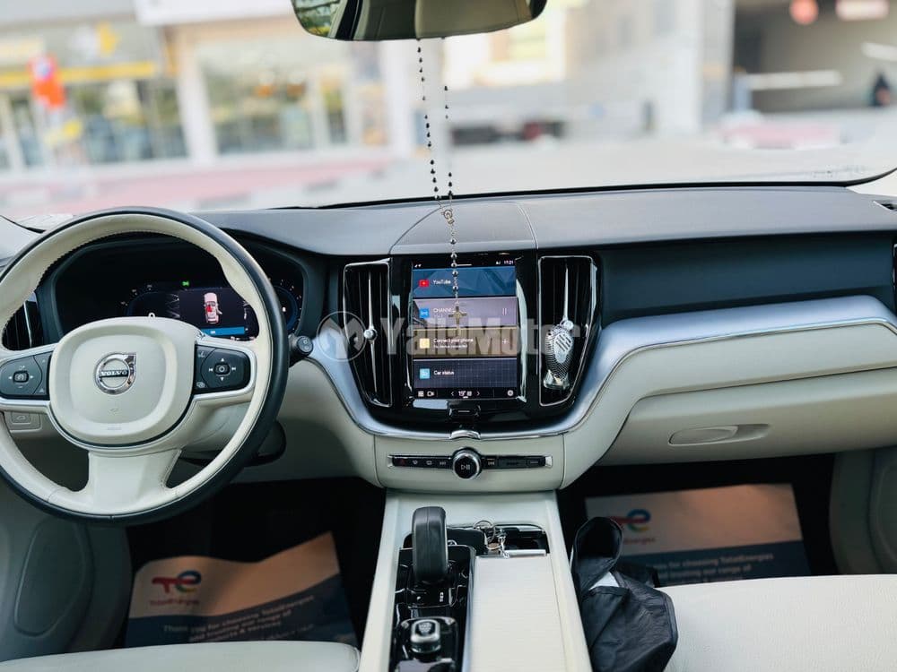 مستعملة فولفو اكس سي60 2.0T B5 MHEV Momentum 2022