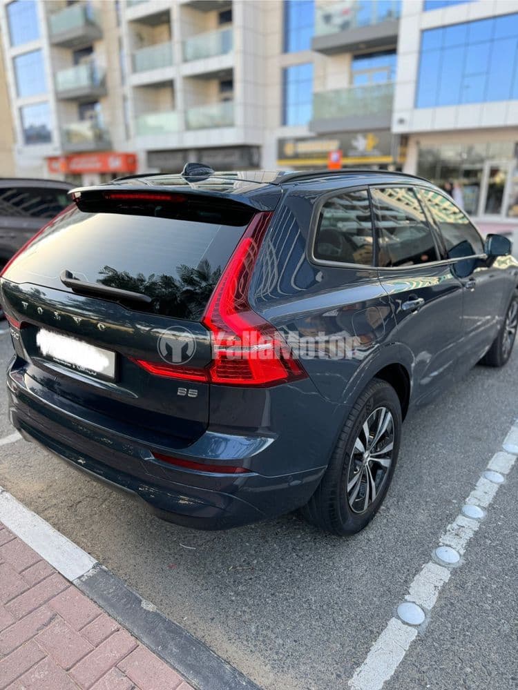 مستعملة فولفو اكس سي60 2.0T B5 MHEV Momentum 2022