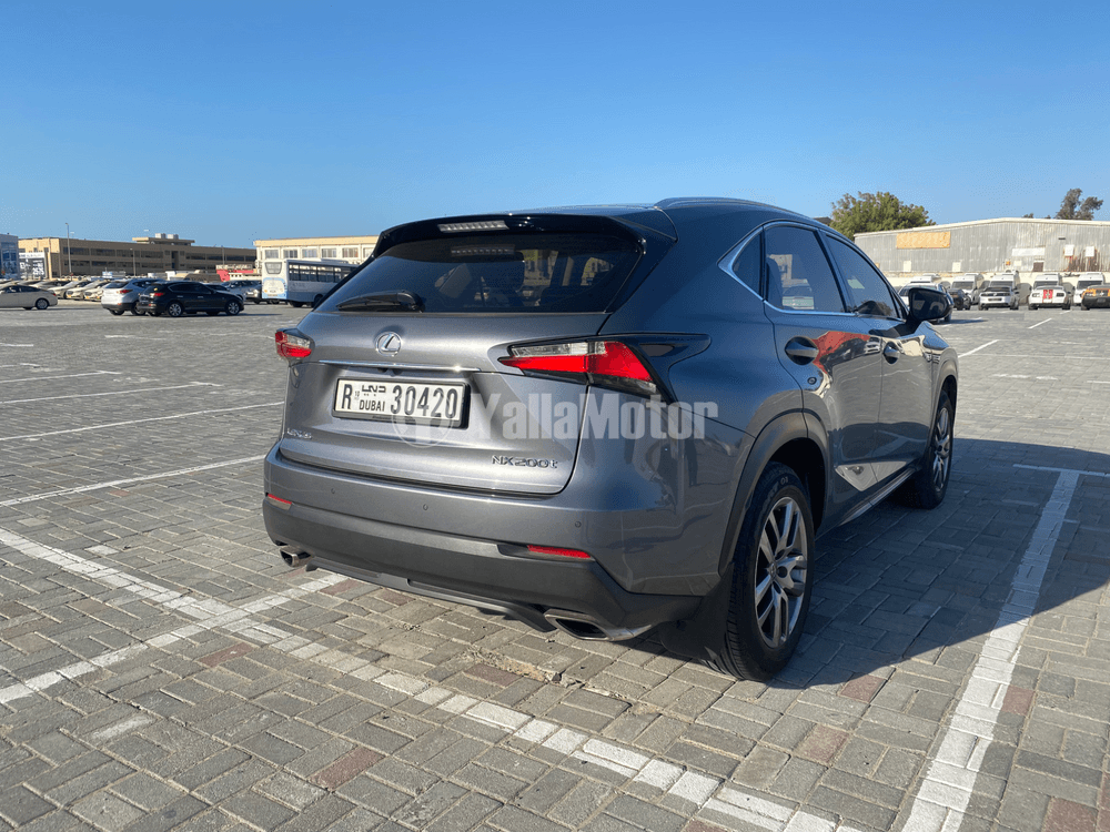 مستعملة لكزس أن أكس Premier 2015