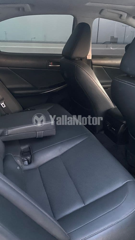 لكزس آي أس 300 4 door 3.0L 2018 مستعملة