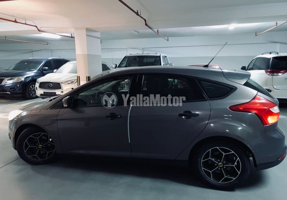 مستعملة فورد فوكس 1.6L Hatchback 2012