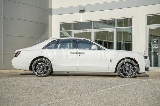 New Rolls Royce Ghost 6.6L Black Badge 2025