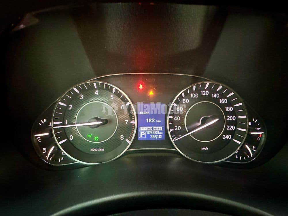 نيسان باترول 5.6L LE Platinum 2015 مستعملة