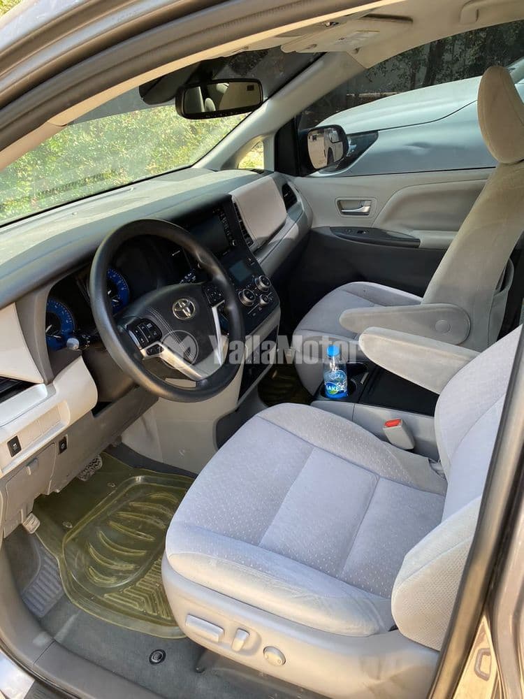 Used Toyota Sienna 2020