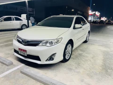 Used Toyota Camry 2.5L GLE (178 HP) w/ Sunroof 2014