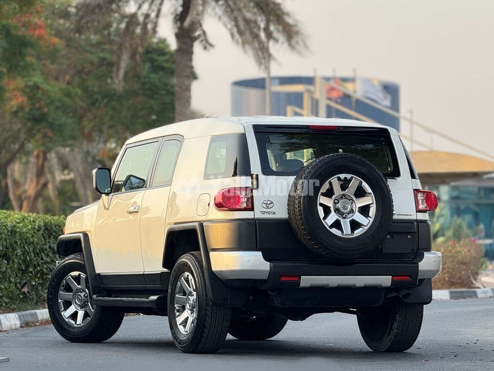 تويوتا اف جاي كروزر 4.0L 1 4WD 2022 مستعملة