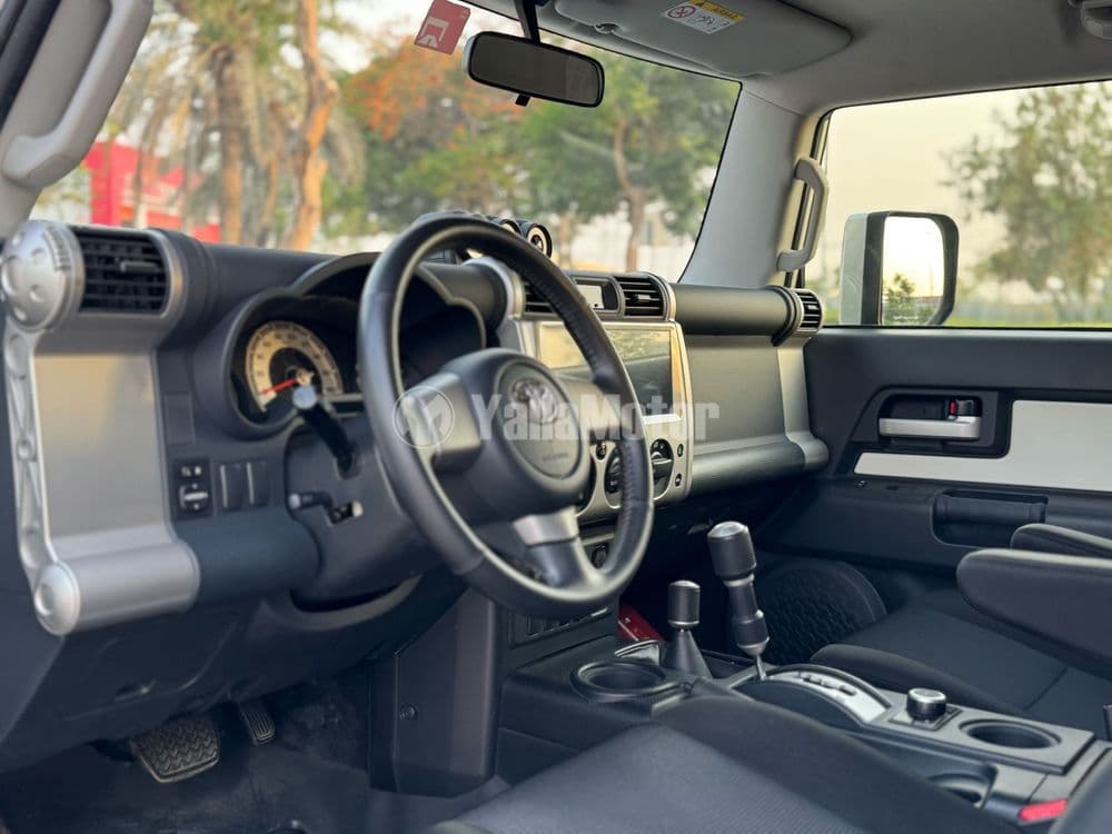 تويوتا اف جاي كروزر 4.0L 1 4WD 2022 مستعملة