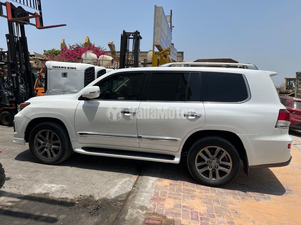 مستعملة لكزس أل أكس 570 5 door 5.7L 2015