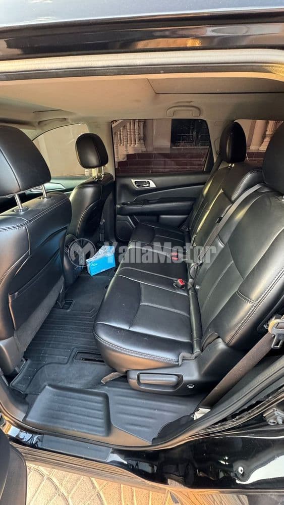 نيسان باثفايندر 3.5L SL 4WD 2017 مستعملة