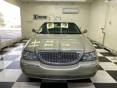 Used Lincoln Town Car Base 2010