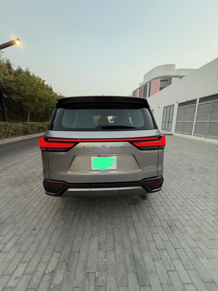 مستعملة لكزس إل إكس 600 Signature AWD 7-Seats 2022