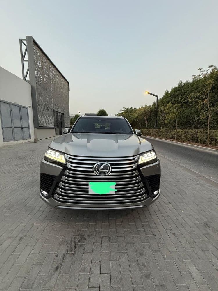 مستعملة لكزس إل إكس 600 Signature AWD 7-Seats 2022