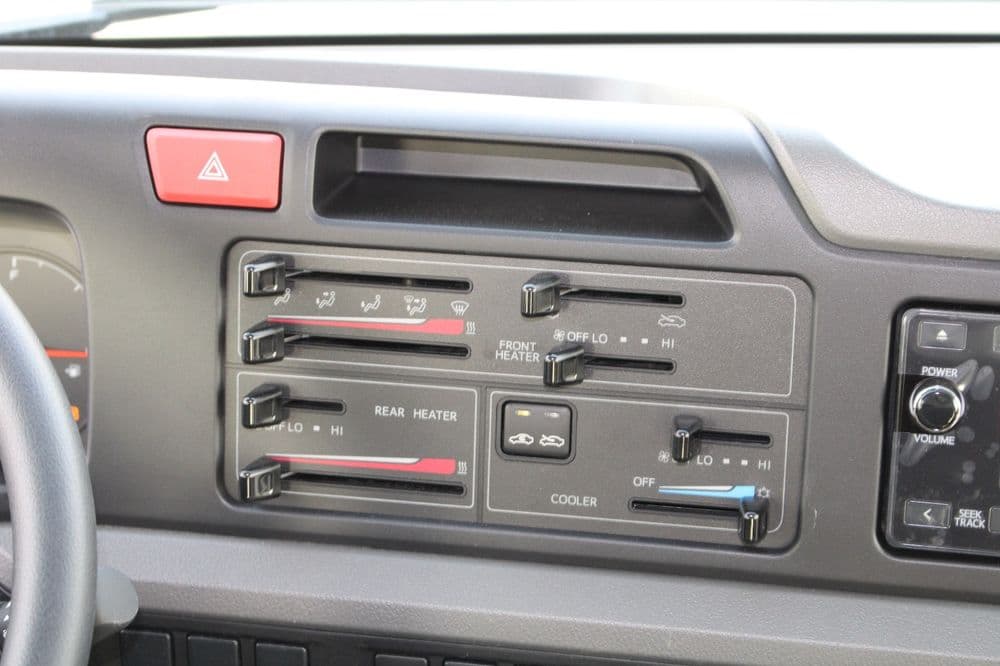 تويوتا كوستر 2.7L 23-Seater 2025 الجديد