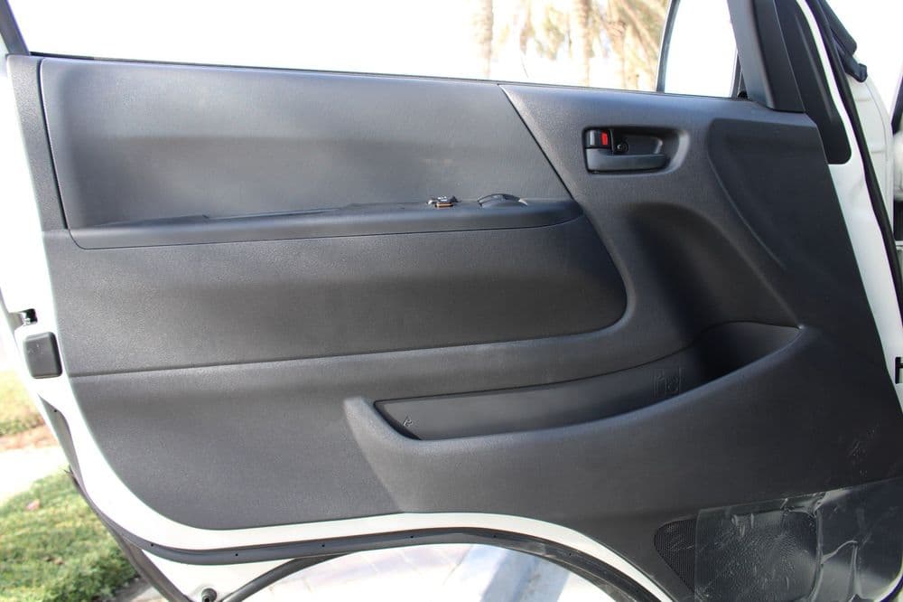 تويوتا هايس 2.7L Commuter High Roof LWB 13 seates 2025 الجديد