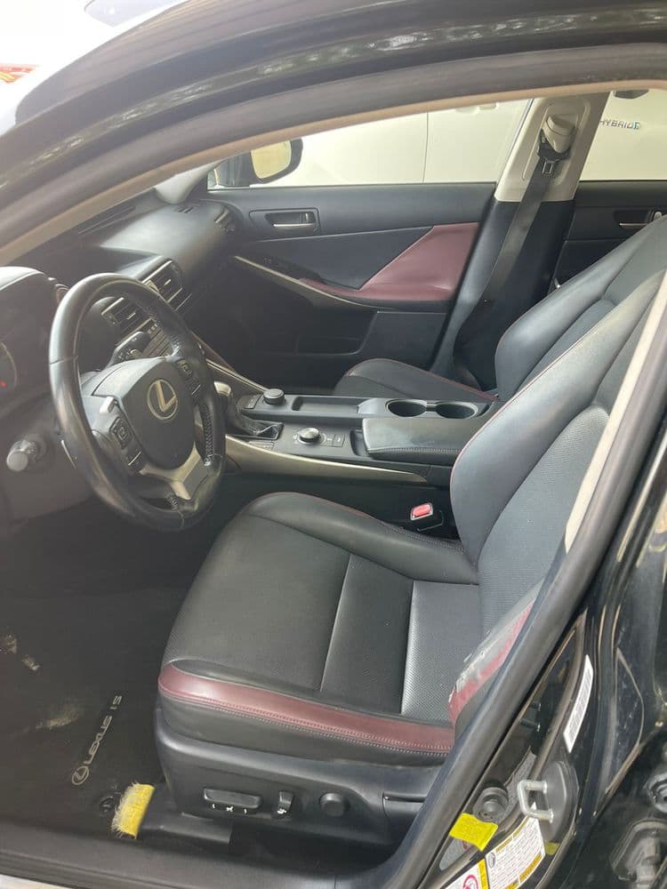 لكزس آي أس 300 4 door 2.5L 2018 مستعملة