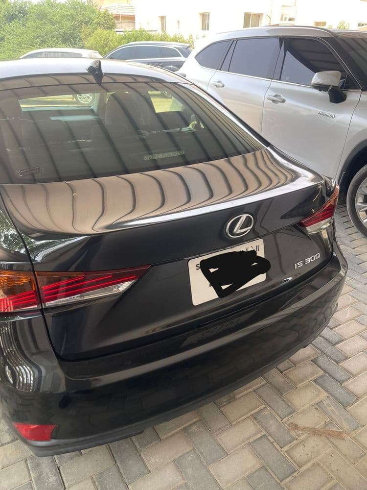 لكزس آي أس 300 4 door 2.5L 2018 مستعملة