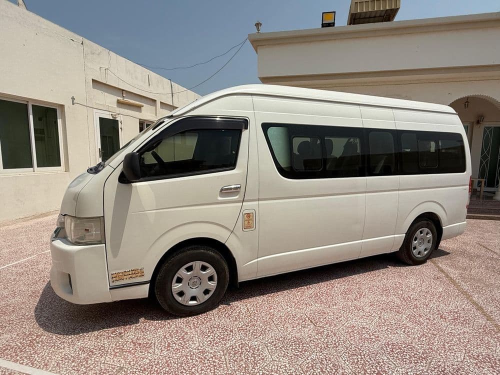 تويوتا هايس 2.7L Commuter GLX High Roof LWB 2016 مستعملة