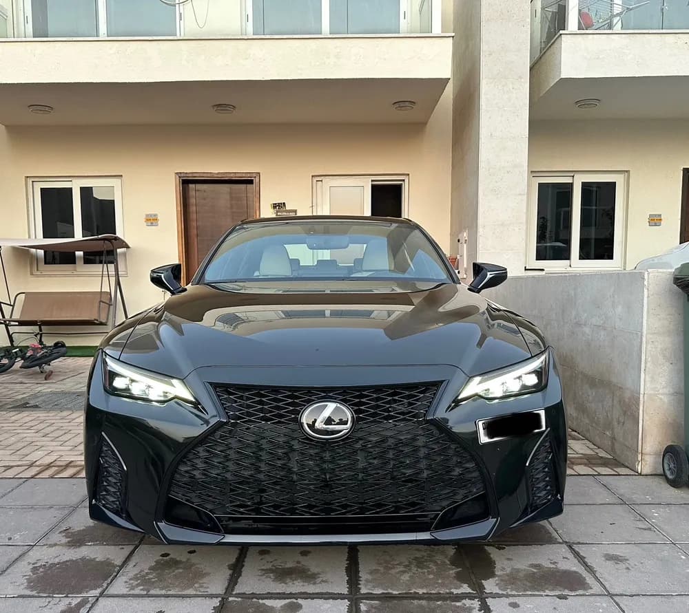 لكزس آي أس 300 4 door 2.5L 2022 مستعملة