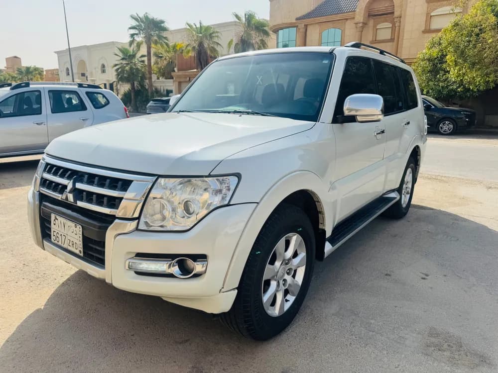 مستعملة ميتسوبيشي باجيرو 3.5L 5 Door Full 2017