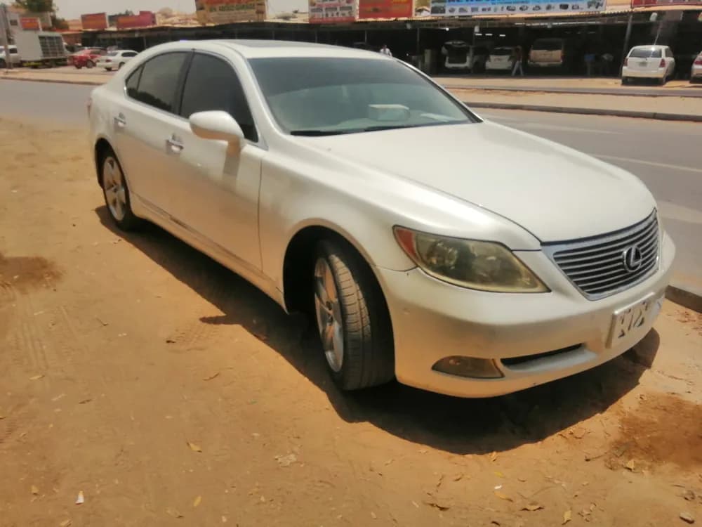 Used Lexus LS 460 4 door 4.6L SWB 2007