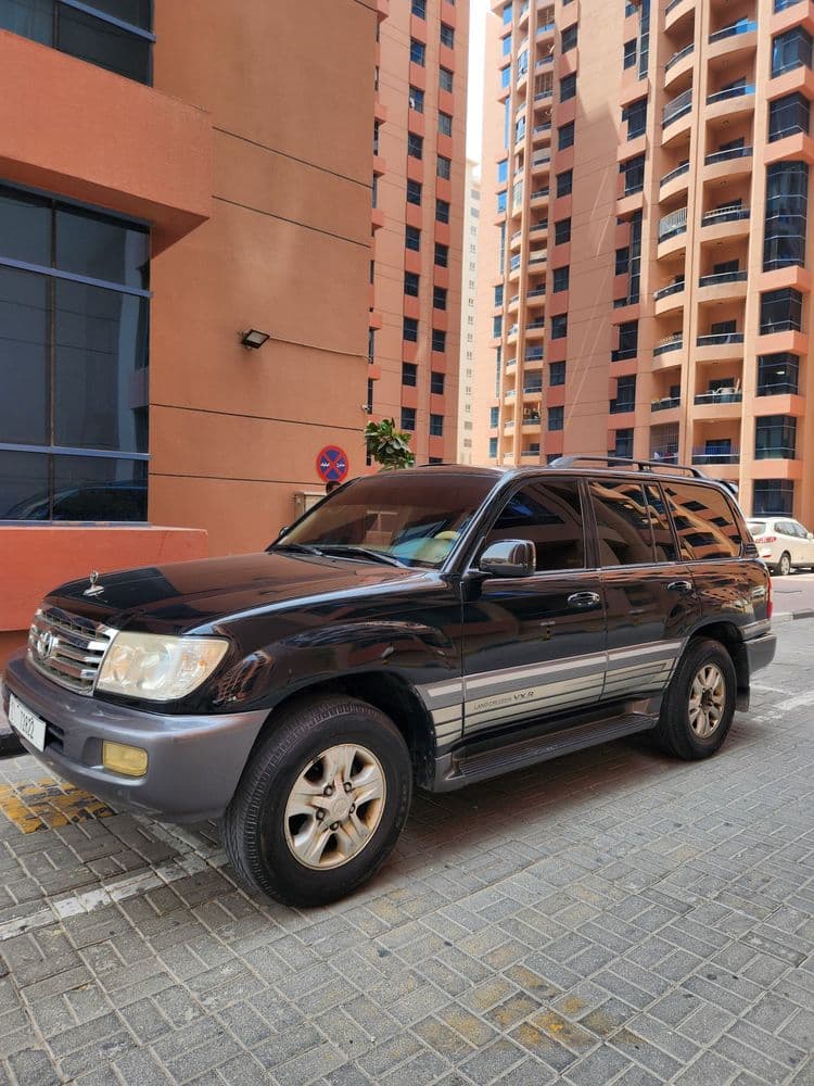 تويوتا لاند كروزر 4.6L VXR 2000 مستعملة