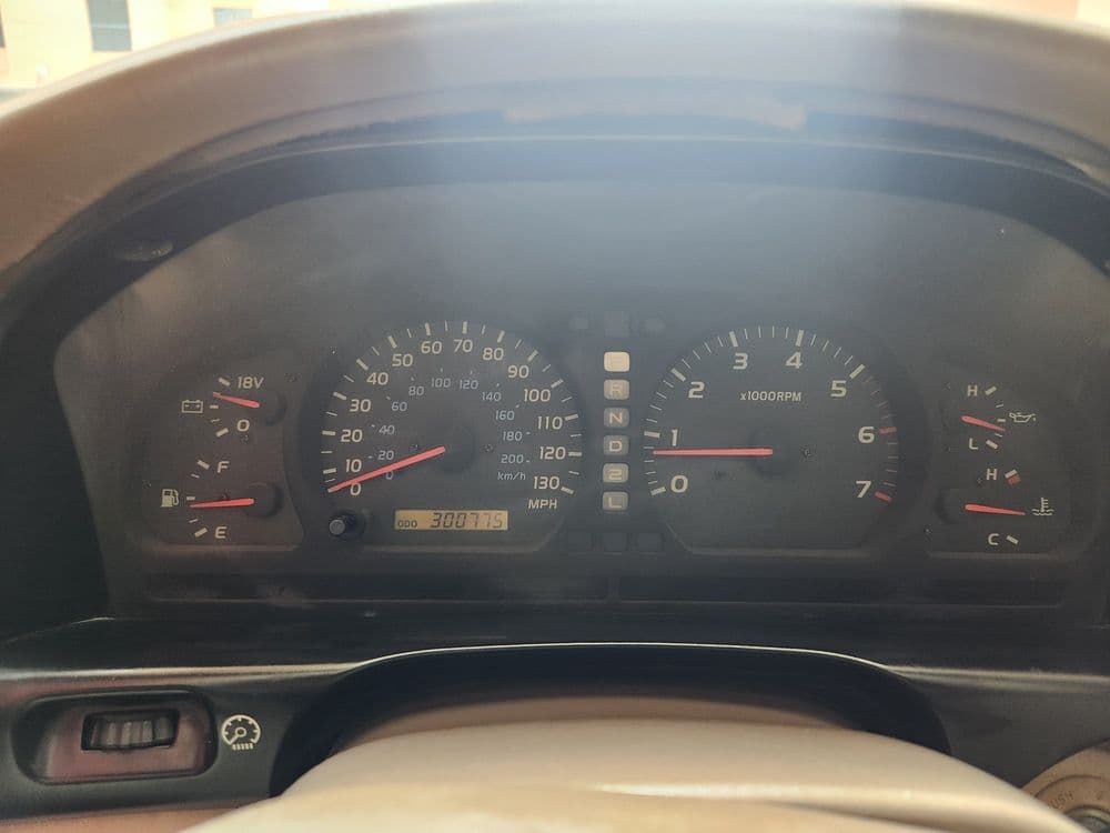 تويوتا لاند كروزر 4.6L VXR 2000 مستعملة