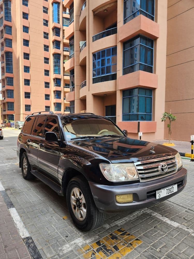 تويوتا لاند كروزر 4.6L VXR 2000 مستعملة