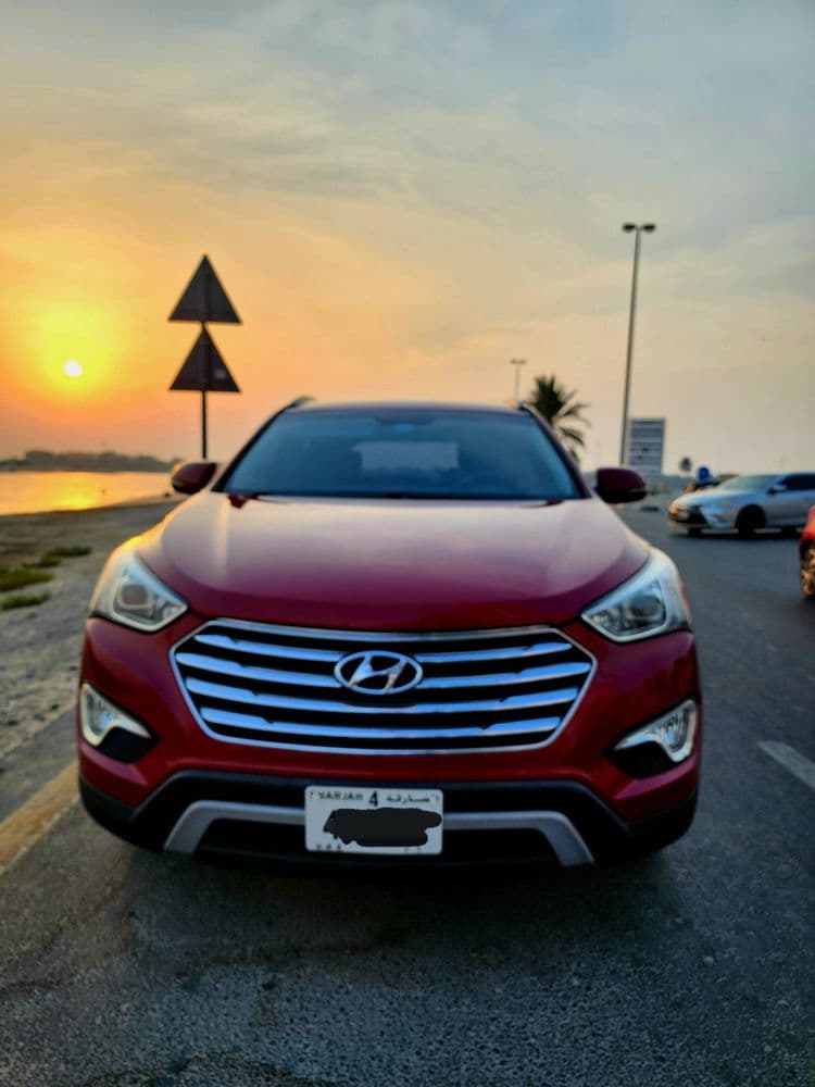 هيونداي جراند سنتافي 3.3L دفع امامي 2015 مستعملة