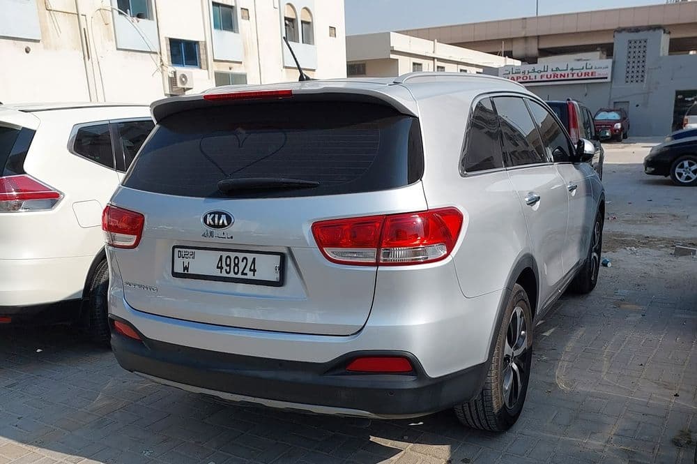 كيا سورينتو 2.4L 7 Seater 2016 مستعملة