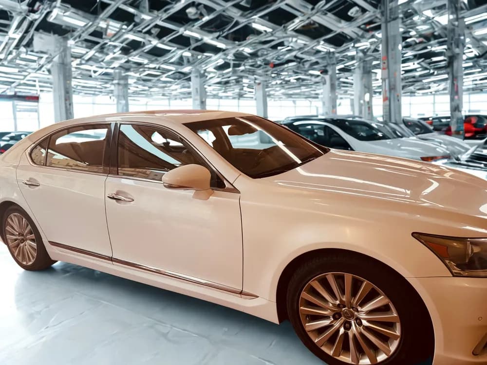 لكزس أل أس 460 4 door 4.6L SWB 2015 مستعملة