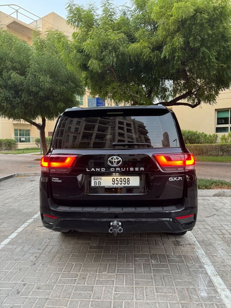 مستعملة تويوتا لاند كروزر 3.5T GXR 2024