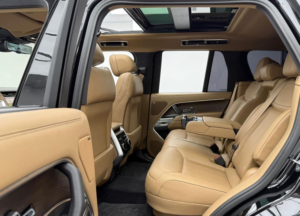 مستعملة لاند روفر رنج روفر 4.4T First Edition 530PS 2023