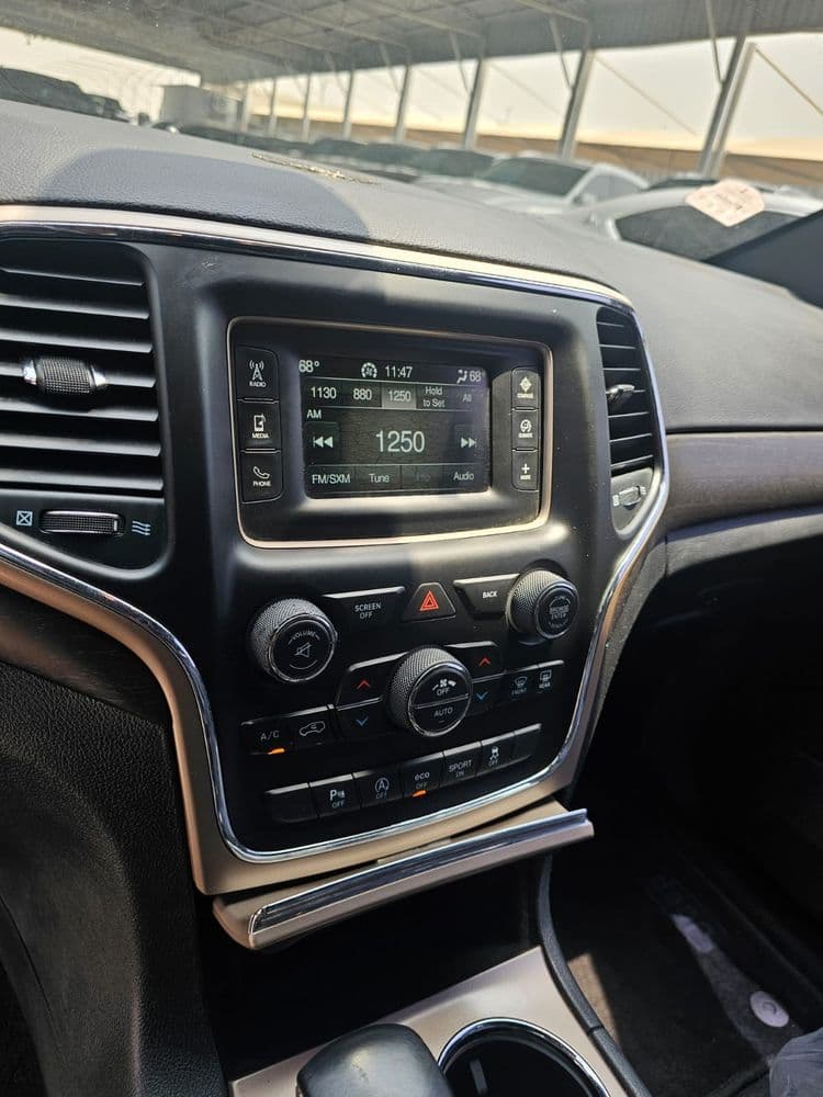 مستعملة جيب جراند شيروكي 3.6L Laredo 2017