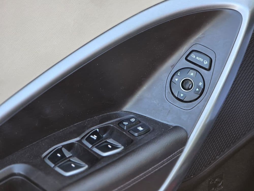 Used Hyundai Santa Fe 3.3L AWD 2016